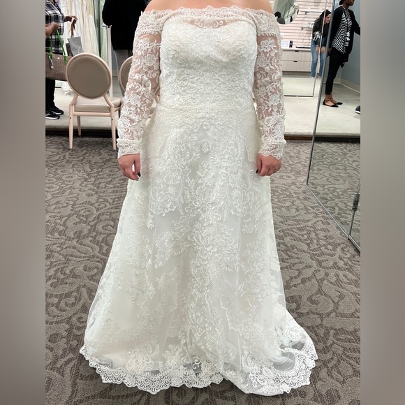long flower dress with sleeves Romantic Flower Lace Long Sleeves Wedding Dress